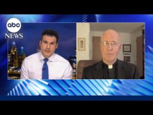 Read more about the article Father James Martin reacts to Israeli attack on Catholic church in Gaza