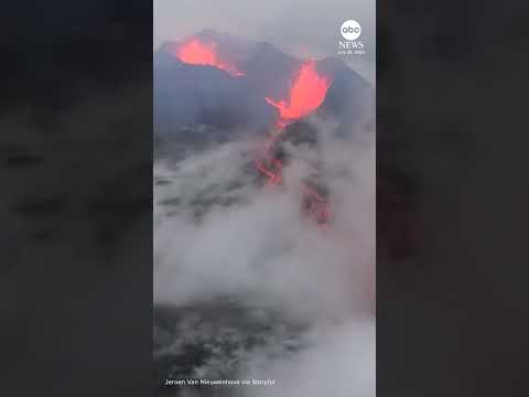 You are currently viewing Lava flows against rainy backdrop in Iceland