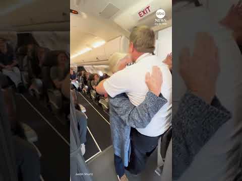 You are currently viewing Airline captain surprises grandma, pilots flight as she comes to visit