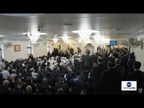 You are currently viewing ‘Hero’ officer killed in Manhattan shooting honored at funeral
