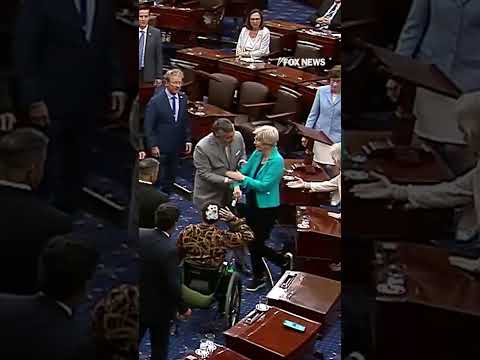 You are currently viewing WATCH YOUR STEP: Elizabeth Warren took a tumble on the Senate floor #shorts #news #us #usa