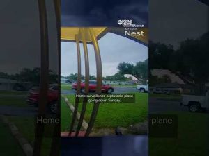 Read more about the article 4 hospitalized after small plane crashes into Florida neighborhood