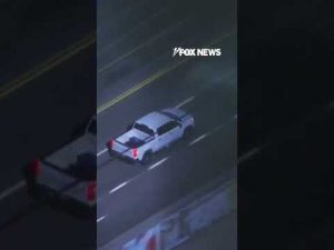 Read more about the article Suspects carjack BIG RIG, lead police on wild chase #shorts #news #us #foxnews