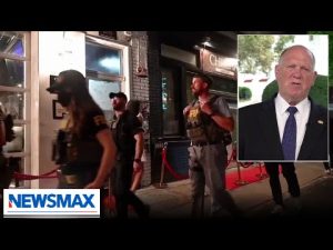 Read more about the article Tom Homan debunks big media claims about ICE raids | The Chris Salcedo Show