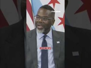 Read more about the article Mayor of crime-ridden Chicago calls Trump ‘off the rockers’ #shorts #chicago #donaldtrump #crime