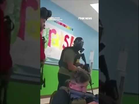 You are currently viewing ‘MY KIDS ARE IN THERE!’ New video shows Uvalde parents’ urgent plea to cops #shorts #foxnews #us