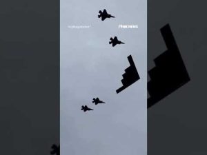 Read more about the article SEE IT: B-2 Stealth Bomber passes over Trump and Putin #shorts #viral #news #usa #us #world #trump