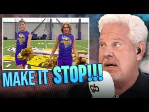 Read more about the article WHAT THE NFL is going on with male cheerleaders?!