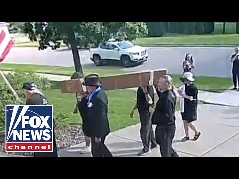 You are currently viewing Fake coffin reportedly brought to GOP rep’s home, fellow congressman reacts