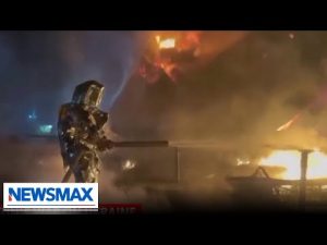 Read more about the article Russia continues strikes on Ukraine despite talk of Putin-Zelenskyy meeting | Wake Up America