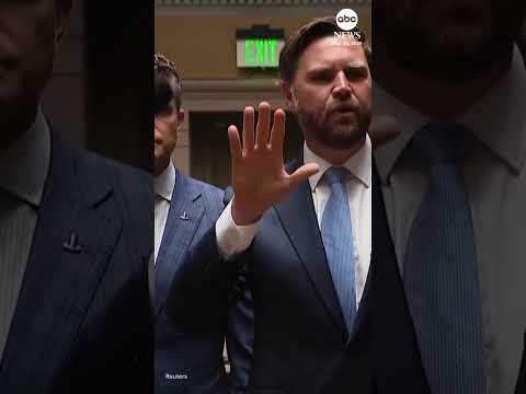 You are currently viewing Protesters heckle Vance, Hegseth at photo op to thank DC National Guard
