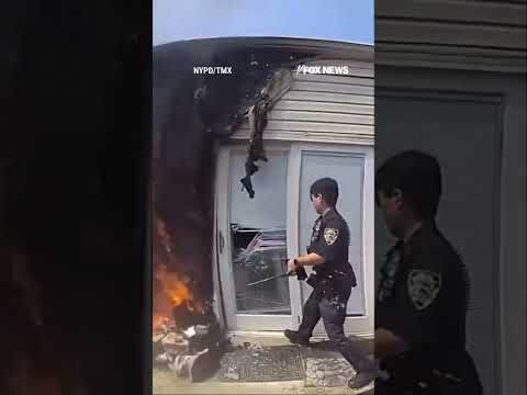 You are currently viewing INTO THE FLAMES: Heroic NYPD officers leap into action #shorts #usa #us #viral #new