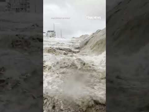 You are currently viewing WATCH: Man knocked over by wave from Hurricane Erin surge #shorts #hurricaneerin