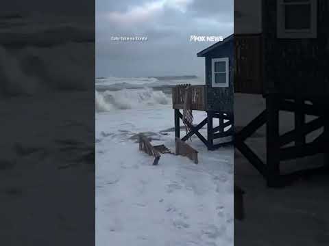 You are currently viewing WATCH: Strong waves caused severe damage to waterfront homes in NC #shorts #usa #us #hurricane