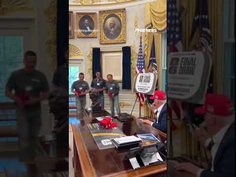 You are currently viewing ‘I RESPECT TALENTED PEOPLE’: Trump welcomes White House renovation crew #shorts #usa #us #news