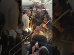 Read more about the article JAM SESSION: Passengers get unexpected treat with surprise plane concert #shorts #usa #us #viral