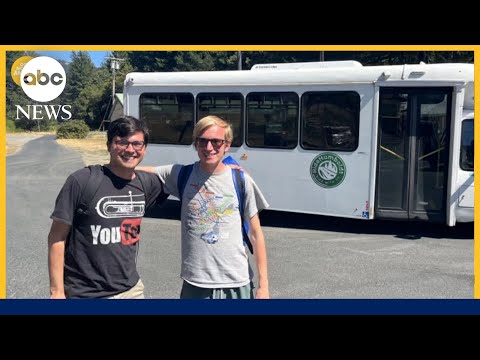 Read more about the article 2 friends travel 1,400 miles on public transit from Mexico to Canada border