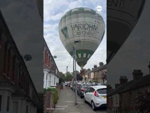 Read more about the article Hot air balloon lands in residential UK street