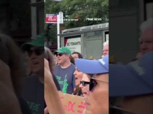 Read more about the article Protesters rally against Trump’s DC crime crackdown #shorts #us #trump #foxnews #news