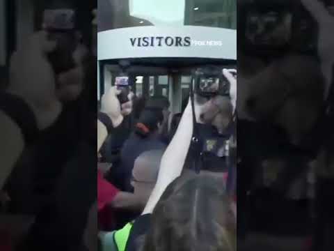 You are currently viewing WATCH: Abrego Garcia pushes through media as he turns himself in #news #shorts #usa #us