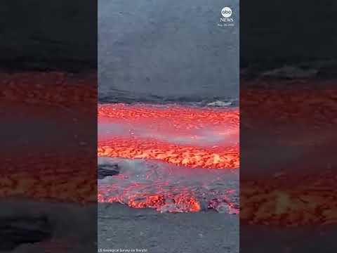 You are currently viewing Hawaii volcano spews lava 1,000 feet into the air