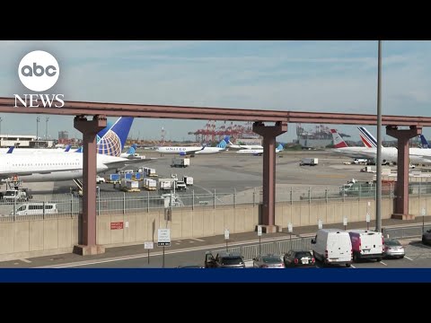 You are currently viewing Newark Airport flights grounded briefly due to ATC issue on busy holiday travel day