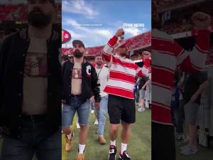 Read more about the article Newly engaged duo Taylor Swift and Travis Kelce attend college football game #shorts #taylorswift
