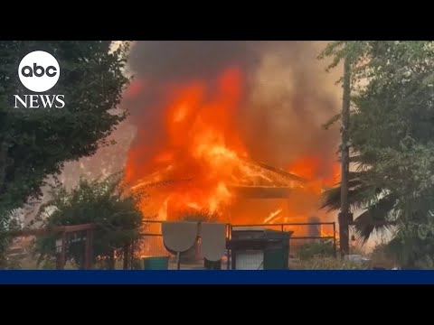 You are currently viewing Wildfires rage in the West from lightning, extreme heat fueling the flames