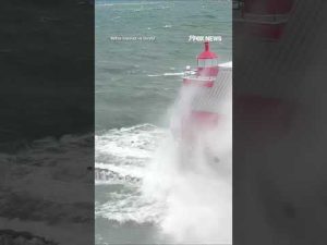 Read more about the article WATCH: Massive waves crash over Great Lakes lighthouse #shorts #foxnews #news #us #viral
