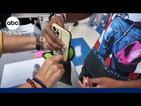 You are currently viewing NYC schools latest to adopt bell-to-bell cellphone ban