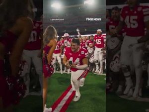 Read more about the article 2 BIG WINS: Nebraska’s Luke Lindenmeyer proposed to his girlfriend after first career touchdown #usa