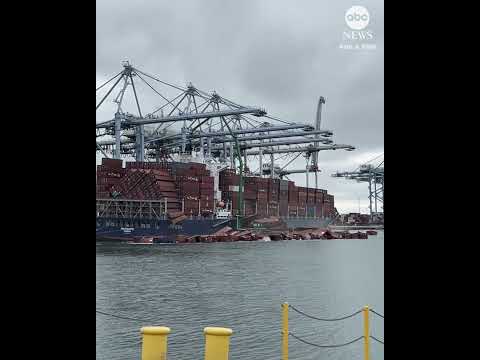 You are currently viewing Containers topple off cargo ship, plunge into California waters