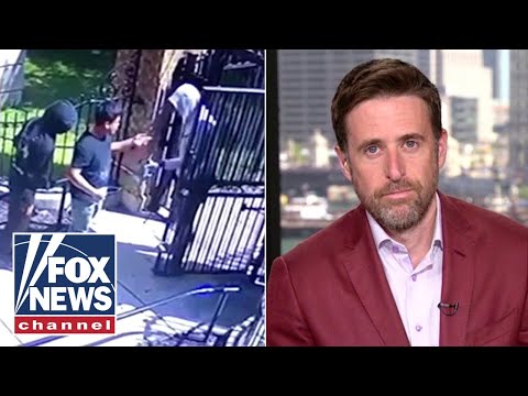 You are currently viewing WATCH: Maintenance worker robbed by two men at gunpoint in Chicago