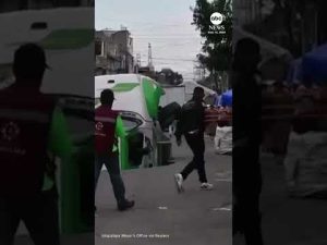 Read more about the article Soda delivery truck falls into sinkhole in Mexico City