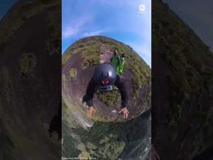 Read more about the article Base jumper survives terrifying fall after parachute malfunctions