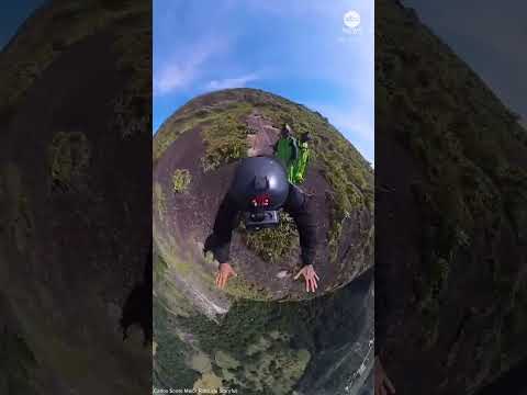 You are currently viewing Base jumper survives terrifying fall after parachute malfunctions