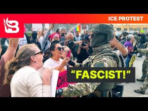 Read more about the article Far-Left Protesters Harass ICE Agents in Chicago | RAW FOOTAGE