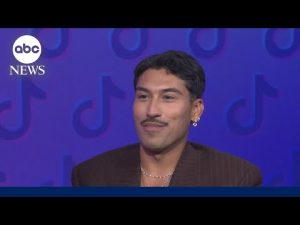 Read more about the article Eric Sedeño’s new podcast explores the internet’s best moments