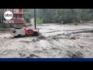 Read more about the article Heavy rains trigger flash floods and mudslides out West