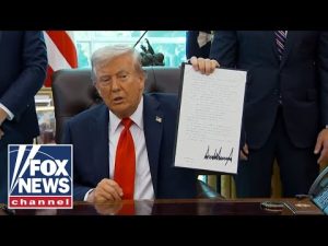 Read more about the article WATCH LIVE: President Trump signs executive orders from the White House