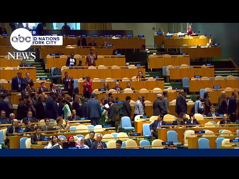 You are currently viewing Scores of delegates walk out as Netanyahu speaks at the United Nations