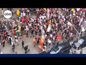 Read more about the article Dozens of delegates walkout as Israeli Prime Minister Benjamin Netanyahu addresses UN