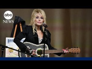Read more about the article Dolly Parton postpones shows due to health concerns