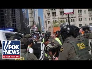 Read more about the article Federal agents ramp up arrests during anti-ICE protests in Chicago
