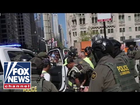 You are currently viewing Federal agents ramp up arrests during anti-ICE protests in Chicago