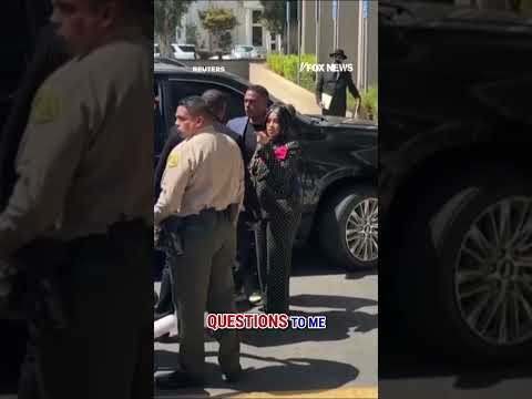 You are currently viewing ‘DON’T DISRESPECT ME’: Cardi B throws marker at man outside courthouse #shorts