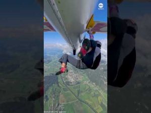 Read more about the article Climber scales exterior of glider in flight
