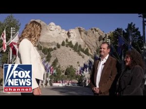 Read more about the article New Americans SWORN IN at Mt. Rushmore