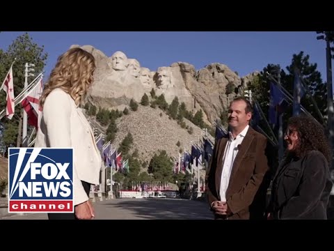 Read more about the article New Americans SWORN IN at Mt. Rushmore