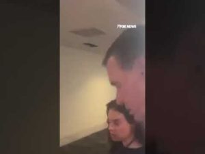 Read more about the article WATCH: Senator Warner keeps walking when asked if Democrat Jay Jones should drop out